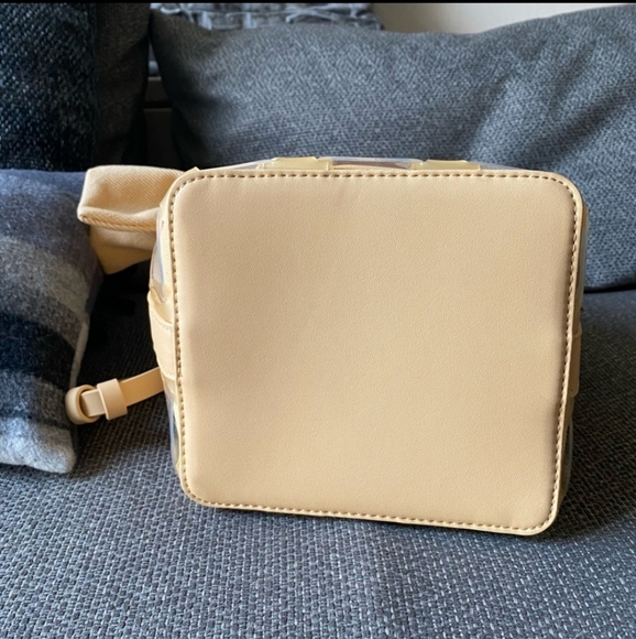 NWOT CHARLES & KEITH See-Through Woven Bucket Bag - Picture 8 of 11